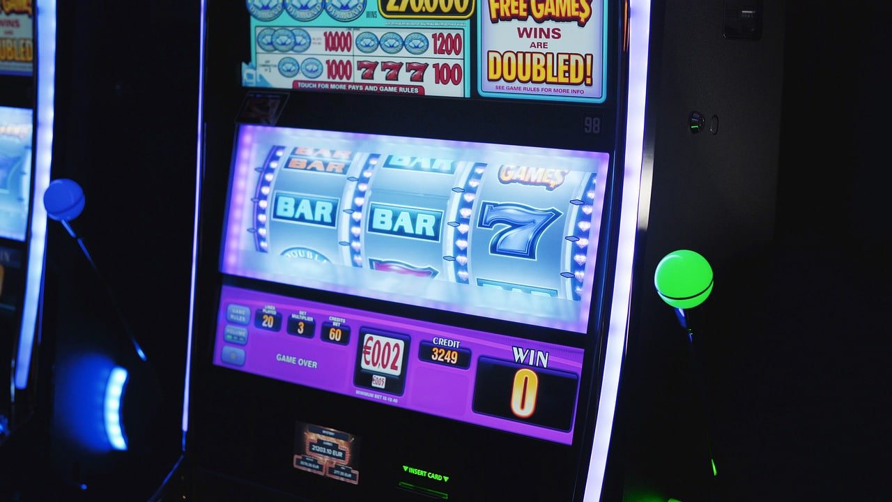 HD multi-angle view of Ceme card table